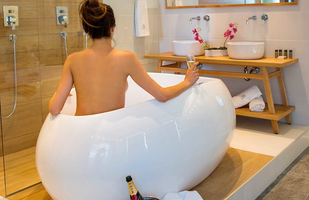 In-room bathtub Honeymoon Suite - Porto kalamaki Hotel, Chania Crete - Greece